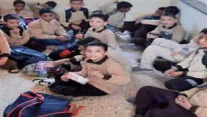 متحدث التعليم يعلق على واقعة افتراش مجموعة من الطلاب الأرض لعدم وجود مقاعد