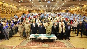 بالصور- تزامنا مع ذكرى نصر أكتوبر.. محافظ المنيا يكرم عددا من الأبطال وأسر الشهداء 