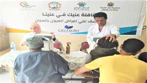 صور.. فحص 600 حالة خلال قافلة لطب العيون في مركز كفر الزيات بالغربية