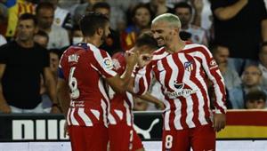 جريزمان يعيد أتلتيكو للانتصارات بثنائية في بيتيس بالدوري الإسباني