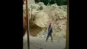 لودر يدهس شخصين في الصف