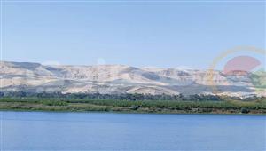 بالفيديو والصور.. انعكاس ظل كسوف الشمس على مقابر الفراعنة بالأقصر