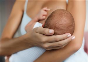 ما الذي يسبب ألم الثدي بعد الولادة؟- دليلِك للتخلص منه