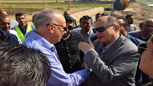 قبل موسم الأمطار.. جولة وزير الري ومحافظ أسيوط بمحيط مصرف أبو جبل في ديروط - صور