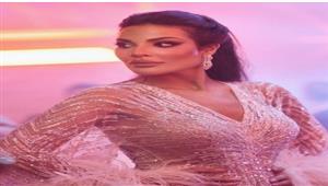 دنيا سمير غانم بـ فستان من "الريش" وسلاف فواخرجي بغطلالة جريئة.. 10 لقطات لنجوم الفن في 24 ساعة