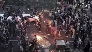  4 قتلى خلال اشتباكات بين متظاهرين وقوات الأمن غرب إيران