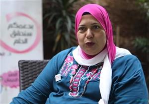 "الخبطة تمنها دراعها"- كيف تواجه عزة الزحام بالإسورة الوردية؟