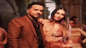 هبة طوجي تحتفل بالكريسماس مع الفرقة الأمريكية Pentatonix 