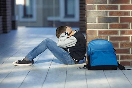 8 علامات خفية للاكتئاب عند الرجال.. احذرها