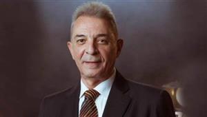 محمود حميدة يتألق ببدلة أنيقة في حفل افتتاح مهرجان الإسكندرية السينمائي