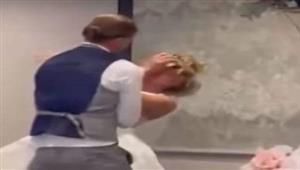 عريس يلقي تورتة الزفاف في وجه العروس.. ورد فعل صادم منها (فيديو)