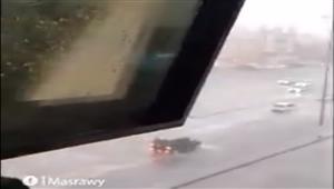 بالفيديو.. أمطار غزيرة في مكة بعد ظهر الجمعة
