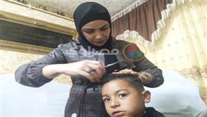 أول سيدة حلاق رجالي في بورسعيد: أسعى لتعليم الفتيات أسرار المهنة - فيديو وصور 