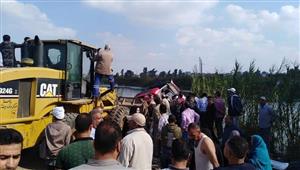 انتشال ضحية جديدة.. ارتفاع ضحايا "ميني باص الدقهلية" لـ21 وفاة- فيديو وصور