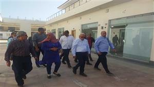بالصور- محافظ بورسعيد يوجه بسرعة الانتهاء من مول الملابس المستعملة الجديد 