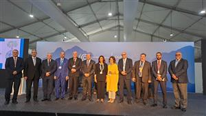 بالصور- محافظ قنا يشارك في مؤتمر المناخ بمشروع الزراعة بدون تربة