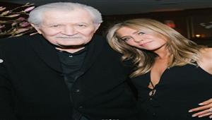 وفاة والد جينيفر أنيستون.. والفنانة تنعيه 