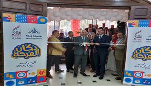 رئيس جامعة بنها يفتتح معرض "دكان الفرحة"  للملابس الجديدة (صور)