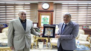 محافظ المنيا يكرم وكيل وزارة القوي العاملة لبلوغه سن المعاش