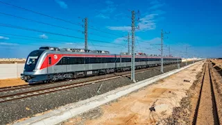 صور.. فرص عمل جديدة بمشروع القطار الكهربائي الخفيف LRT