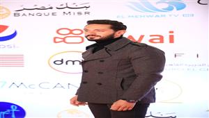 "بإطلالة شتوية جذابة".. يوسف عثمان في رابع أيام القاهرة السينمائي