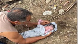 "اترمت من أعلى جسر".. نجاة رضيعة بأعجوبة من الغرق