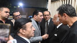 مصطفى كامل يصل عزاء محمد سلطان بالحامدية الشاذلية (صور)