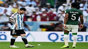 مدافع السعودية يستفز ميسي في مواجهة الأرجنتين بكأس العالم (فيديو)