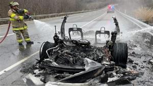 السلامة الأمريكية تطالب تسلا بمعلومات بعد تصادم مميت مع سيارة إطفاء