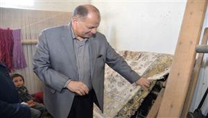 بالصورـ محافظ أسيوط يتفقد مشروع إنتاج السجاد اليدوي بقرية دوينة 