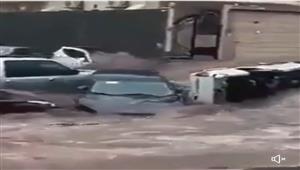 السيول جرفت كل شيء.. فيضانات تغرق الطرق في جدة السعودية (صور)