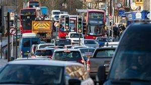 لندن تفرض رسوما على سائقي سيارات ملوثة للبيئة