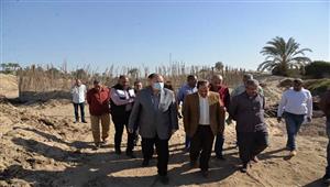 بالصور - محافظ أسيوط يتفقد أعمال إنشاء محطة رفع صرف صحي دوينة 