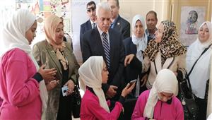 تقدم نظام عصري.. مدير "تعليم القاهرة" يتابع التحول الرقمي بمدارس الأسمرات