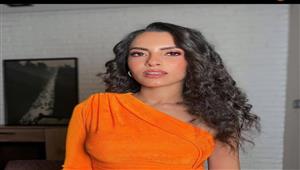 بفستان برتقالي وشعر الويفي.. كارمن سليمان في أحدث ظهور