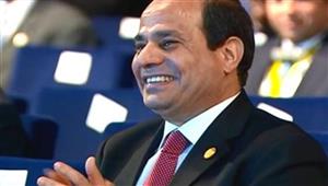 شريف مُنير يثير ضحك الرئيس السيسي.. ماذا قال؟ (فيديو)