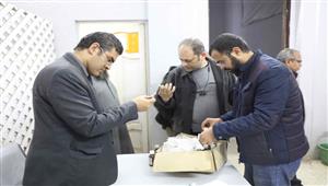 خلال زيارة مفاجئة.. نائب محافظ المنيا يضبط مخالفات داخل مركز طبي - صور