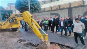 بسبب كسر مفاجئ.. قطع المياه عن كوم الدكة بالإسكندرية وقرار عاجل من المحافظ - صور