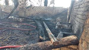 "عُقب سيجارة" يتسبب في حريق منزل وحظيرتي مواشي بالمنيا