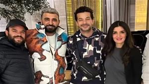 بالصور.. غادة عادل وشريف سلامة مع سيف عريبي خلال عرض "فرصة سعيدة" بموسم الرياض 