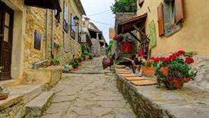 أصغر مدينة في العالم.. بها شارعان فقط و3 صفوف من المنازل