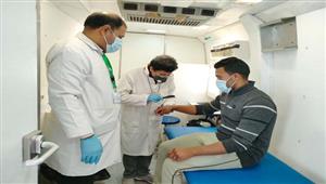 بالصور- الكشف على 1793 حالة في قافلة مجانية بالمنيا