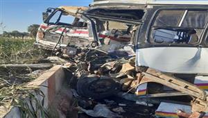 بالصور- مصرع وإصابة 3 في تصادم مروع بين أتوبيس وسيارة نقل بأسيوط