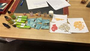 إحباط تهريب كميات من المخدرات في المطار (صور)