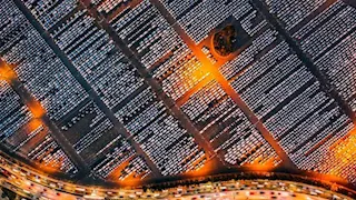 أوبر تبحث شراء شركة لحجز أماكن ركن السيارات.. ما القصة؟