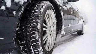 قبل الشتاء.. خطوات بسيطة للتأكد من سلامة الإطارات ومعرفة صلاحيتها