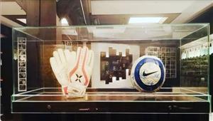 "وجدوها في مطعم شهير".. رحلة البحث عن كرة هدف ميسي الأول مع برشلونة 