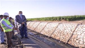 حصاد 2022 في أسيوط.. تبطين الترع ومشروعات الصرف الصحي في القرى - صور