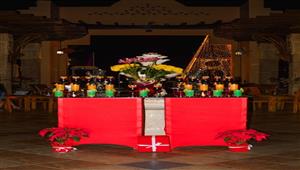 بابا نويل يطير لتوزيع الهدايا على السائحين.. احتفالات الكريسماس في جنوب سيناء - صور 