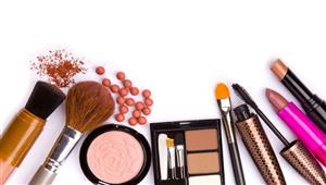 كيف تحمي بشرتك من البكتيريا الموجودة في أدوات المكياج؟
